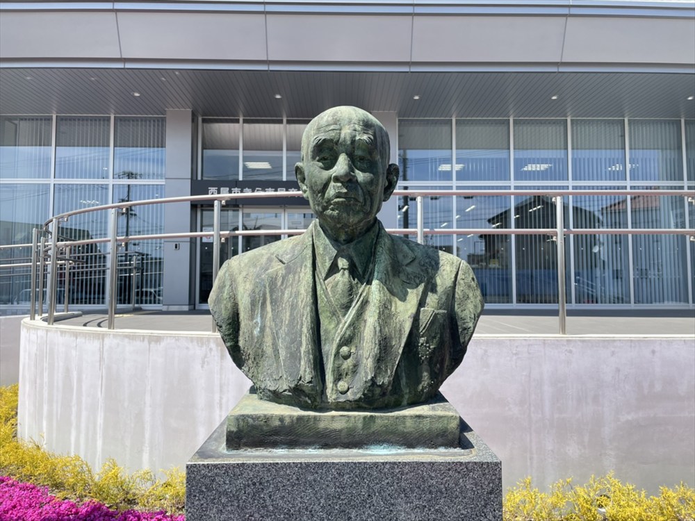 銅像(胸像)クリーニングのbefore